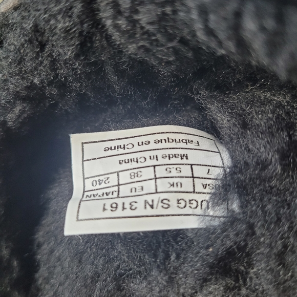 UGG Boots - Picture 7 of 7